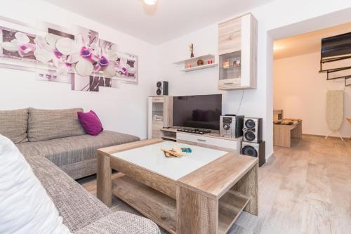  Adriatica in 52216 Galižana