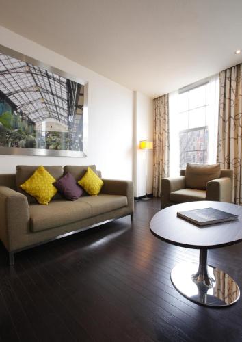 Krasnapolsky Apartments - image 3