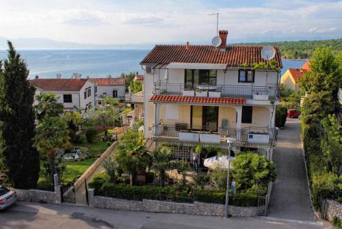 Apartments and rooms with parking space Njivice Krk - 408