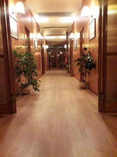HOTEL CASAGRANDE con estacionamiento EXCLUSIVO y estamos a 50 MTS del Terminal de Buses – Valdivia, IA