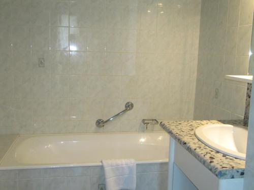 Logis Hotel Des Rochers - image 8