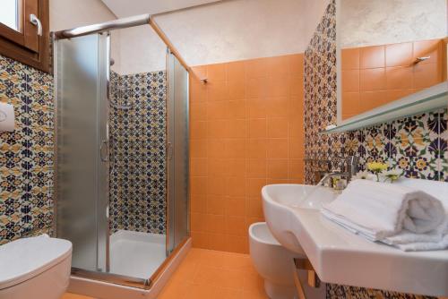 Single Room with Balcony image 2