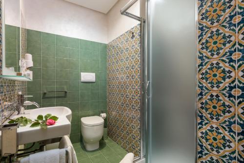 Double Room with Balcony image 6