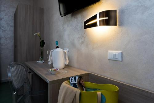Double Room image 10