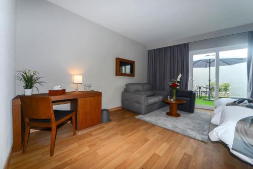 Deluxe Triple Room image 4