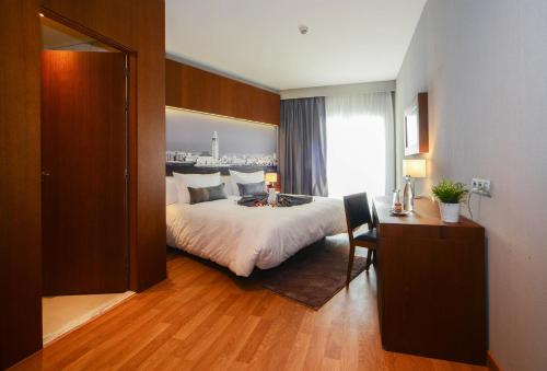 Standard Double or Twin Room image 2