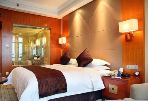 Howard Johnson Tech Center Plaza