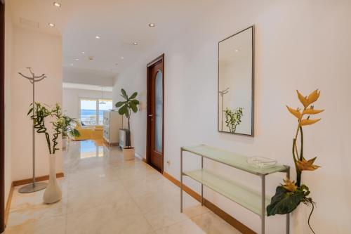 Seaside Apartment Gold 1row 5