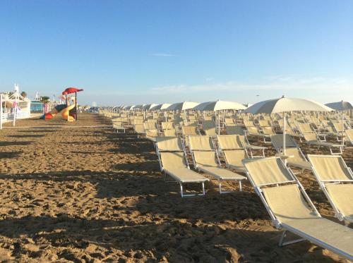 Hotel Sunset - image 12