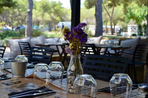 Pub/Lounge, HolaCamp Sitges Garrofer in Sitges Városközpont