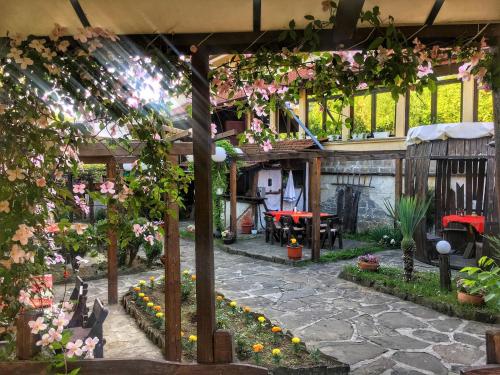 Troyan Plaza Hotel - image 8