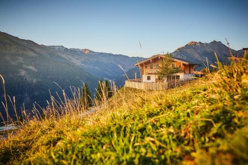 Wallegg Lodge - Alpine Premium Chalet - Ski In-Ski Out