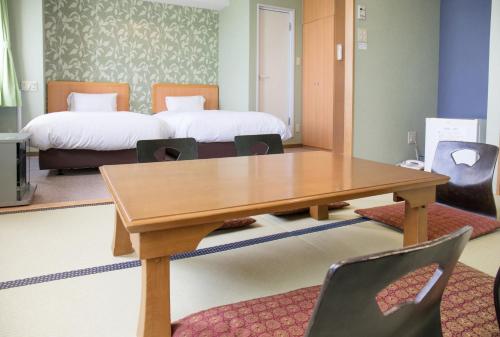 Room with Tatami Area and Shared Bathroom with Sea View - Non-Smoking