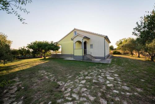 入口, Dubis House in 庫克利卡