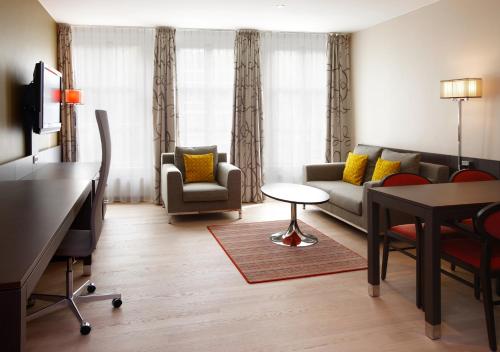 Krasnapolsky Apartments - image 12
