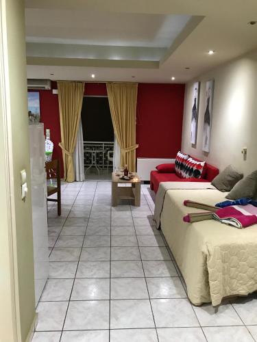 Steps to Nea Chora beach Angela apt ,10min to town