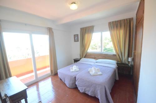 Double Room with Balcony image 5