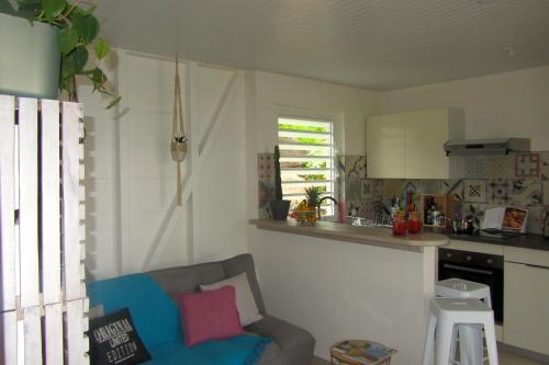 Or bleu-Bungalow volcan Soufriere-Vue sur mer in Basse Terre