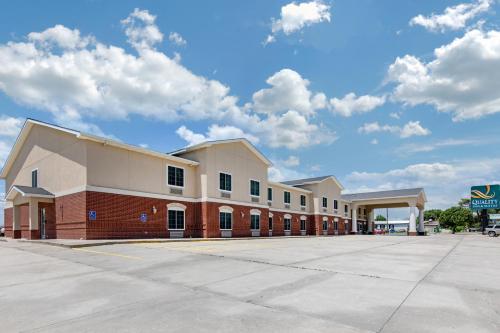 Quality Inn & Suites - image 7