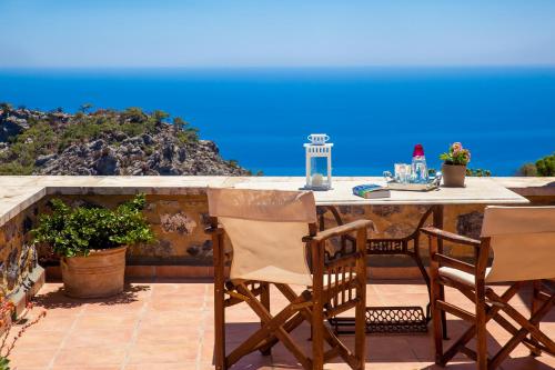 Dorovinis Country Houses Set in a prime location of Crete Island, Dorovinis Country Houses puts everything the city has to offer just outside your doorstep. The property features a wide range of facilities to make your stay a