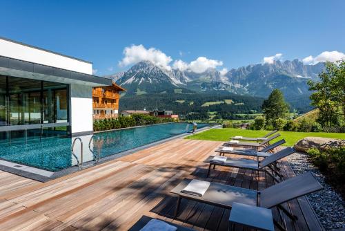 สระว่ายน้ำ, โรงแรมเดอร์ แบร์ (Hotel Der Baer) in เอลล์เมา