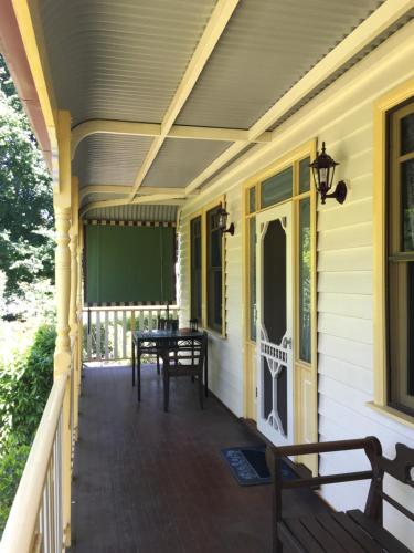 Charnwood Cottages in Warburton