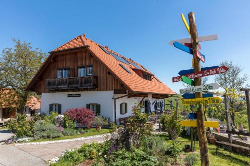 Gästezimmer & Buschenschank mit Weingut Hack-Gebell - Chambre d'hôtes - Gamlitz