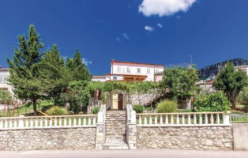  Apartments step from the sea, two from the snow, Pension in Bribir