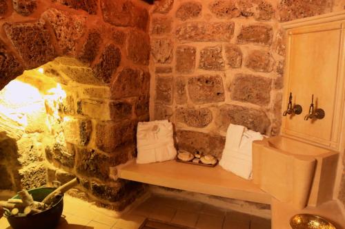 Termálfürdő, Zidan Sarai in Acre