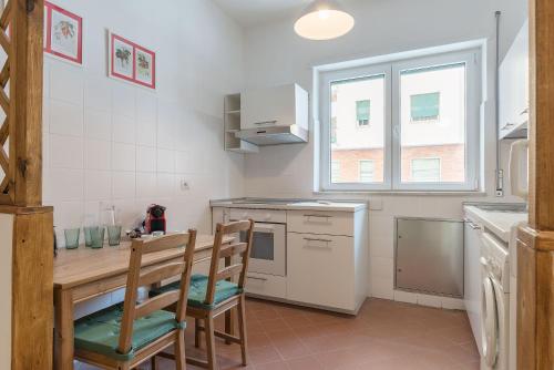 Red & White Vatican Apartment - image 12