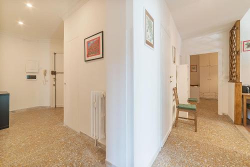 Red & White Vatican Apartment - image 2