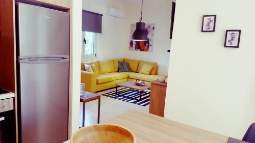  Home Skouloudi in Dhrámia