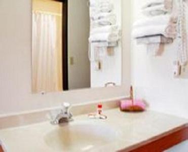 Queen Room - Disability Access/Non-Smoking