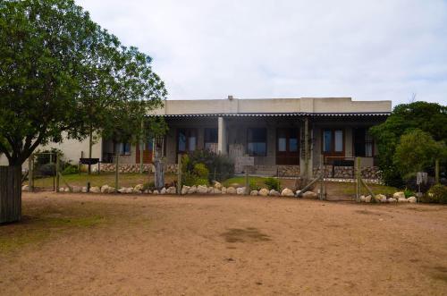 Vista exterior, The Stables Cottages in Long Acres Country Estate