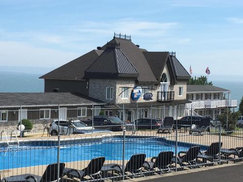 Motel Vue Belvédère - Accommodation - Saint-Siméon