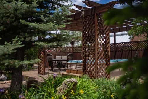 Browns Canyon Inn - image 2