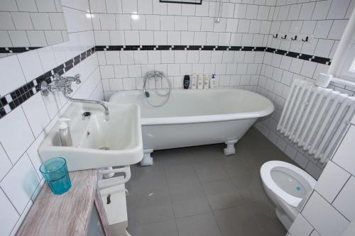 2 bedrooms, 4 beds