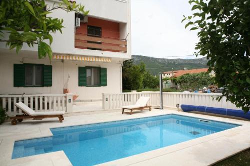 Family friendly apartments with a swimming pool Kastel Luksic Kastela - 15773 