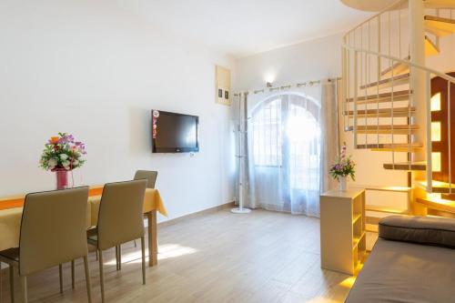 Apartments by the sea Kastel Stari Kastela - 15894 - image 12