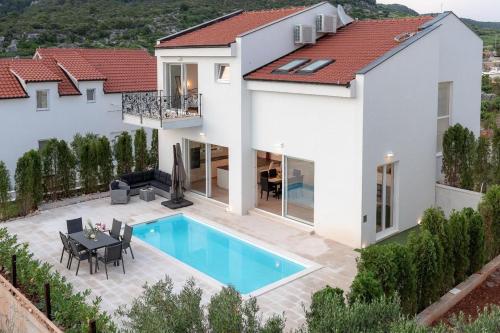 Luxury villa with a swimming pool Hvar - 15992 