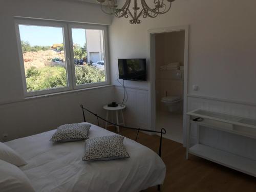 Three-Bedroom Villa with Sea View image 1