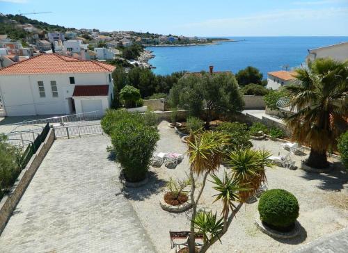 Apartments by the sea Razanj, Rogoznica - 15998, Rogoznica (photo 7)