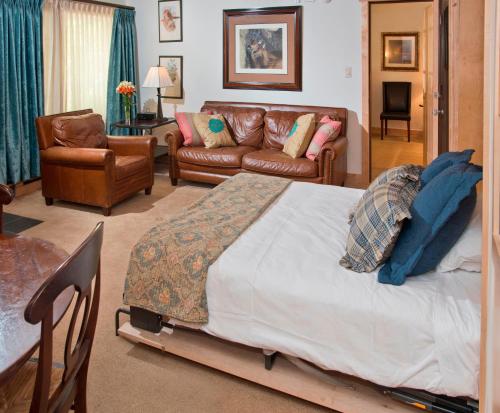 Two Bedroom at the Lodge At Vail in Vail, USA