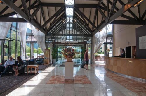 Лобби, Copthorne Hotel and Resort Queenstown Lakefront in Квинстаун