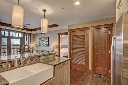 One Ski Hill Place S8103 in Breckenridge, USA