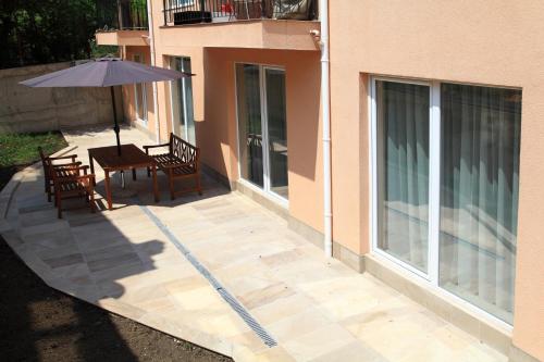 South Coast Apartments - image 7