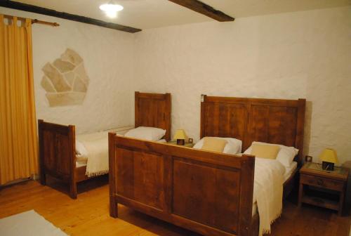 1 queen bed, 1 twin bed
