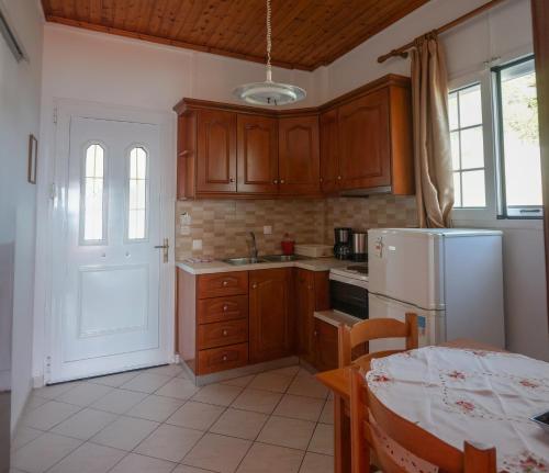  Fotini's Apartments - Pelekas Beach in Pelekas