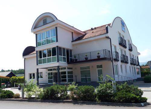 . Maribor INN Hotel