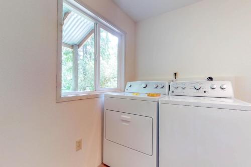 Sea Spray Hideaway - image 6